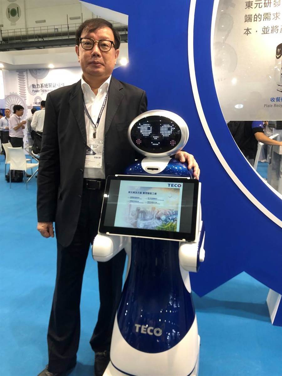 東元電機新開發(fā)導(dǎo)覽機器人今首度曝光，負責(zé)全桉的東元協(xié)理林勝泉。圖／沉美幸